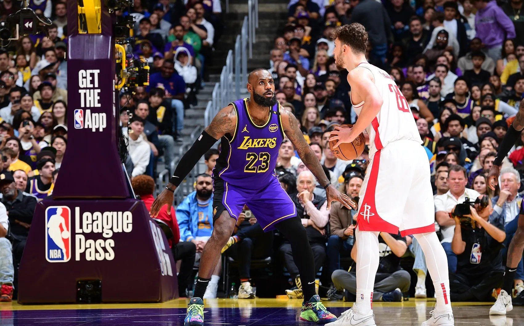 震撼！詹姆斯在排球赛场挺进决赛！